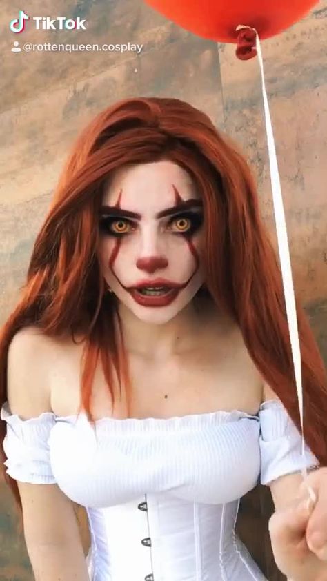 Penny Wise Makeup Girl, Female Pennywise Makeup, Pennywise Costume Female, Pennywise Female, Creepy Clown Makeup, Pelottava Halloween, Clown Costume Women, Halloween Makeup Clown, Queen Cosplay