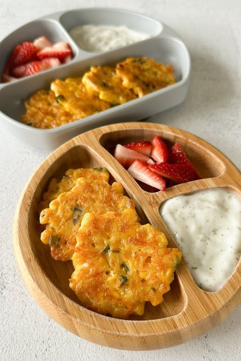 Sweet Corn Fritters Blw Corn Fritters, Toddler Fritters, 11 Month Old Meals, Sweet Corn Fritters Recipe, Blw Family Dinners, Veggies For Toddlers, One Year Old Meal Ideas, Toddler Dinner Ideas, Snacks For Baby