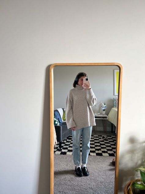 fall sweater with jeans and loafers #falloutfit Loafers With Socks And Jeans, Penny Loafers And Jeans, Loafer Jeans Outfit, Loafers With Socks Outfit, Jeans And Loafers Outfit, Loafers Women Outfit, Loafers With Jeans, Loafers And Jeans, Socks And Jeans