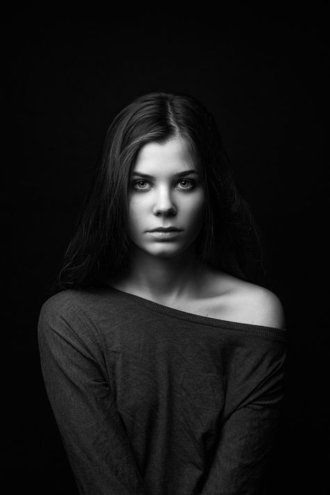 Simple Black (photos 11-15) on Behance Black Backdrop Photoshoot, Black Background Photoshoot, Black Background Portrait, Low Key Portraits, Background Portrait, Black Photos, Shooting Studio, Black And White People, Dark Portrait