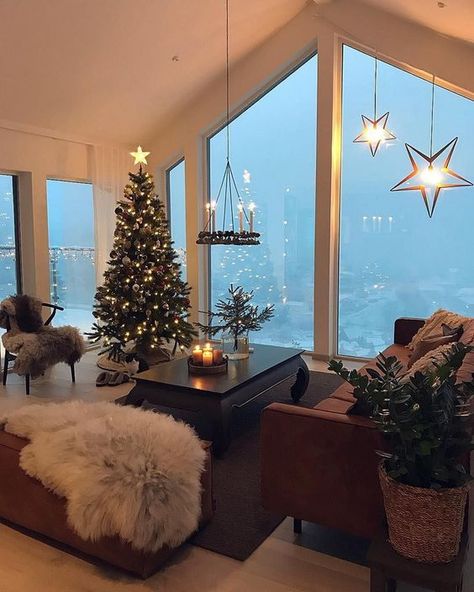 Tips to Keep Your Home Warm in the Winter | L'Essenziale Cer Nocturn, Jul Diy, Winter Decorations Diy, Winter Decoration, Hygge Decor, Christmas Decorations Living Room, Christmas Living Rooms, Winter Home Decor, Winter Diy