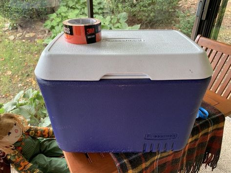 Reuse an old cooler for quick halloween decorations outside front door. Upcycled cooler idea for halloween. Halloween Cooler Ideas, Cheap Easy Halloween Decorations, Halloween Decorations Outside, Front Porch Diy, Secretary Desk Makeover, Corn Husk Wreath, Decoupage Pumpkins, Porch Diy, Candy Buckets