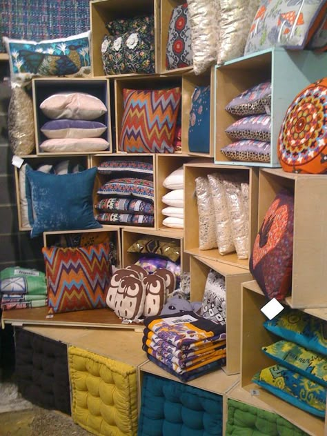 pillow display  store display. Visual merchandising. Boxes stacked to house pillows. Could use this idea instead of a craft fair table. Pillow Display, Craft Fair Table, Stall Display, Craft Show Booths, Craft Fairs Booth, Floor Display, Craft Booth Displays, Box Craft, Craft Stalls