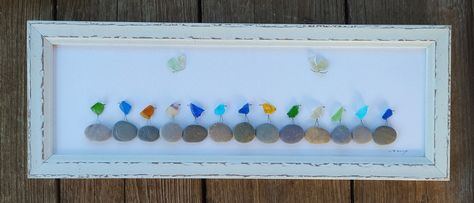 Colorful Pebbles, Picture Family, Birds Wall Art, Family Home Decor, Beach Glass Crafts, Pebble Art Family, Images D'art, Beach Glass Art, Bird Wall Art