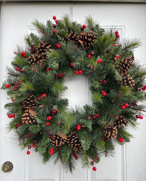 Outside Christmas Wreath, Christmas Wreath On Door, Wreaths For Double Front Doors Christmas, Christmas Wreaths Homemade, How To Decorate A Large Christmas Wreath, Christmas Wreath Red Bow, Front Door Wreaths Christmas, Christmas Wreath Traditional, Christmas Wreath With Bow