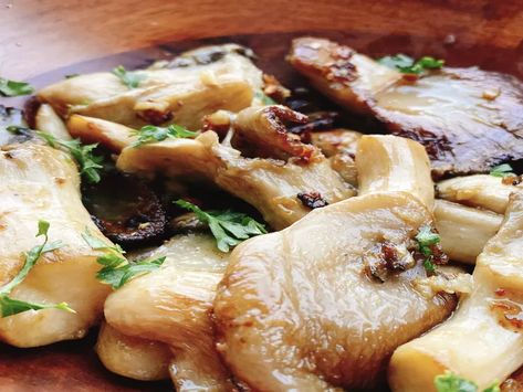 Air Fryer Oyster Mushrooms, Roasted Oyster Mushrooms, King Oyster Mushroom Recipe, King Oyster Mushroom, Oyster Mushroom Recipe, Mushroom Barley Soup, Chicken And Mushrooms, King Oyster, Garlic Marinade