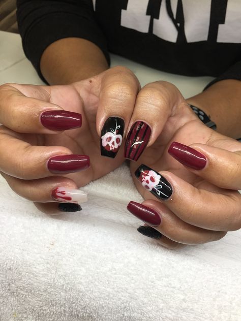 Spooky Nails Disney, Spooky Gel X Nails, Disney Inspired Halloween Nails, Burgundy Halloween Nails, Evil Queen Nails, Disney World Nails Halloween, Spooky Disney Nails, Poison Apple Nails, Disneyland Halloween Nails