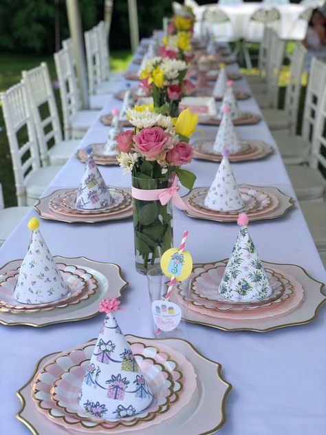 Everyday is a Gift Birthday party table Bonnet And Bows Birthday, Every Day Is A Gift Birthday Party, Everyday Is A Gift Birthday Party, Beaufort Bonnet Birthday Party, First Birthday Table Centerpieces, Tbbc Birthday, Ediag Birthday, Everyday Is A Gift, Anna Wilson