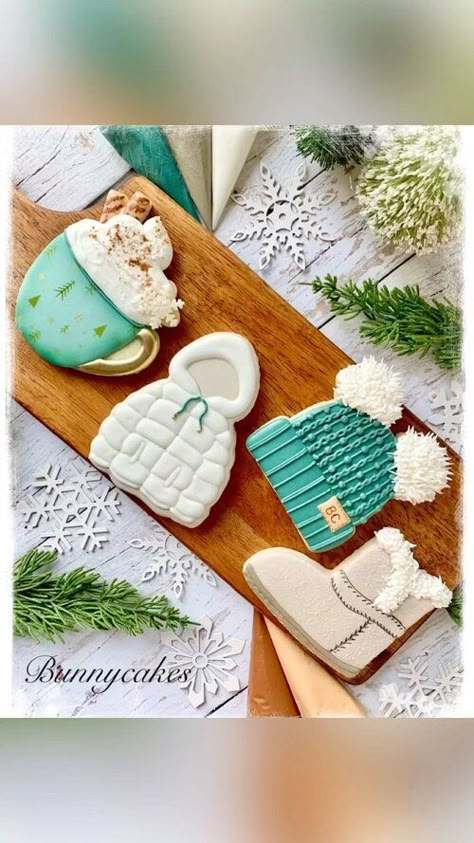 Winter Cookies Decorated, Mitten Cookies, Snow Cookies, Bird Cookies, Royal Iced Cookies, Winter Cookie, Holiday Pops, Bear Cookies, Christmas Clothing