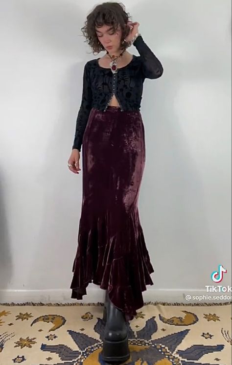 Grunge Y2k Skirt, Whimsi Goth Outfit, Whimsicalgoth Outfits, Whimsical Witch Aesthetic Outfit, Goth Hippy Outfits, Wolfcut Burgundy Hair, Dark Whimsigothic Outfits, Witchy 90s Fashion, 90s Witch Fashion