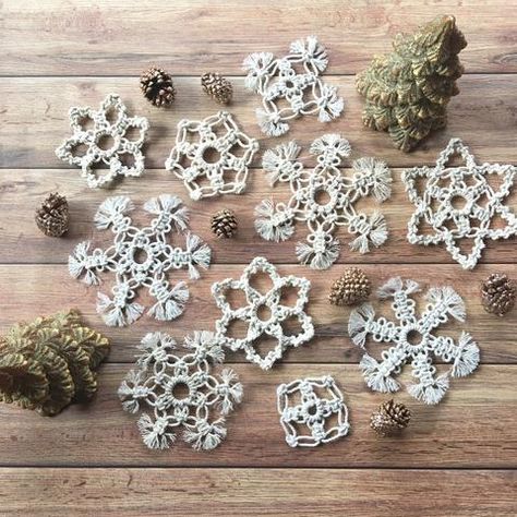 Macrame Snowflakes, Snowflakes Ornaments, Mantle Garland, Snow Flakes Diy, Macrame Wall Hanging Diy, Handmade Christmas Crafts, Noel Diy, Diy Ikea, Room Chandelier