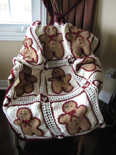 Crochet Gingerbread Blanket, Crochet Gingerbread Man, Crochet Gingerbread, Christmas Crochet Blanket, Repeat Crafter Me, Crochet Hot Pads, Crochet Blanket Designs, Valentines Crochet, Crochet Quilt