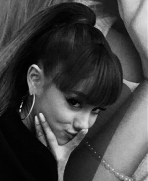 Bangs Ariana Grande, Ariana Grande Bangs Era, Ariana Bangs, Ariana With Bangs, Ariana Grande Hair Down, Ariana Grande With Bangs, 2017 Ariana Grande, Ariana Grande Bangs, Ariana Rares