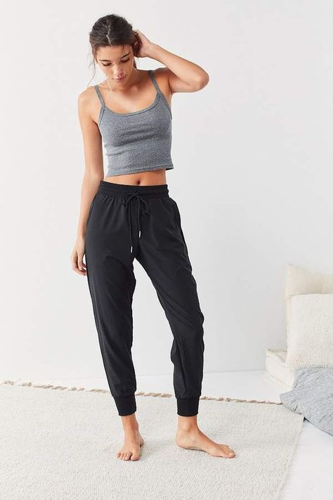 Jogger Outfit, Jogger Pants Outfit, Lounge Outfit, Perfect Summer Outfit, Joggers Outfit, Black Women Fashion, Mode Inspo, Inspired Outfits, Outfit Idea