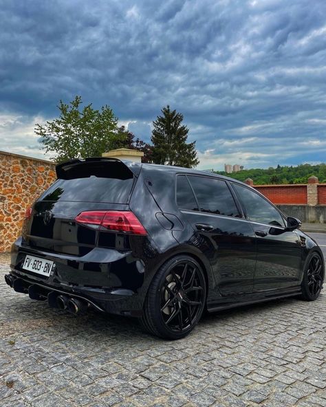 MK7 R 🔥 | @benj7r #golfr #golf7r #golf7 #golfgti #vwcity Golf 7r, Gti Car, Golf R Mk7, Polo Car, Golf 7 R, R35 Gtr, Volkswagen Golf R, Bmw Wallpapers, Volkswagen Golf Gti