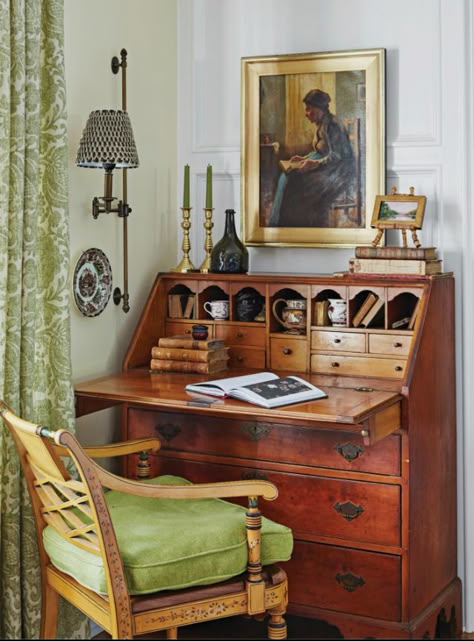 Writing Bureau Living Room, Secretary Desk Decor Ideas, Vintage Desk Ideas, Writing Desk Aesthetic, Vintage Desk Setup, Professors Office, Small Secretary Desk, Cottagecore Interior, Accent Desk