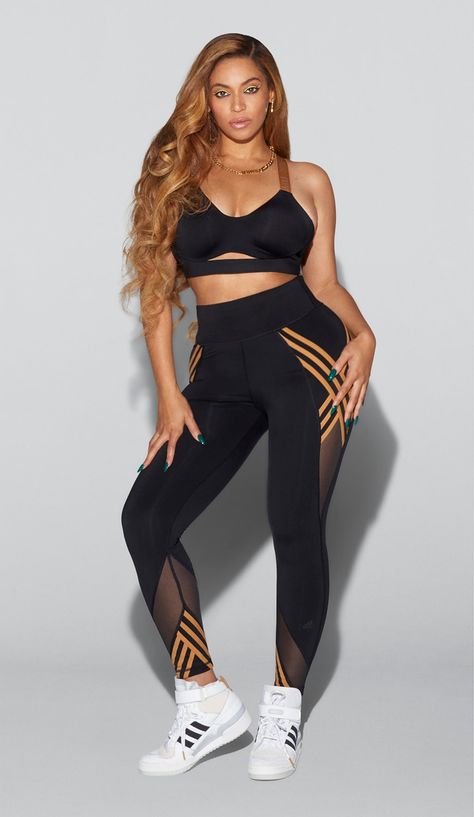 Beyoncé Ivy Park, Denim Outfit Fall, Ivy Park Beyonce, Beyonce Pictures, Adidas X Ivy Park, Queen Bee Beyonce, Stylish Plus Size Clothing, Beyonce Outfits, Look Adidas