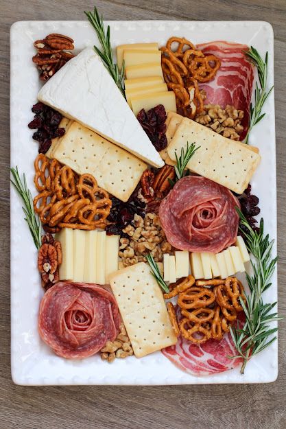 Gluten-Free Charcuterie Board – The Nomadic Fitzpatricks Gluten Free Charcuterie Board Ideas, Gluten Free Charcuterie Board, Gluten Free Charcuterie, Crudités Platter, Deli Tray, Gluten Free Party Food, Gluten Free Party, Crudite Platter, Fall Fruit