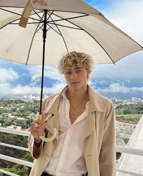 Gage Bills, Bleached Hair Men, Surfer Boys, Book Cover Design Inspiration, Portrait Photography Men, Guys Clothing Styles, Books For Boys, Instagram Photo Inspiration, Character Aesthetic