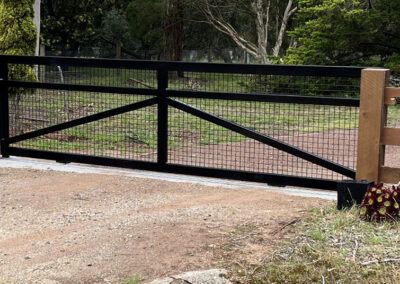 Entrance Gates - Ballarat Rural Fencing Front Property Fence, Metal Farm Gates Entrance Driveways, Rural Entrance Gates, Driveway Gate Automatic, Simple Driveway Gate Ideas, Horse Farm Entrance Gates, Diy Entrance Gate, Rural Property Entrance, Modern Gate Design Entrance Front Fence