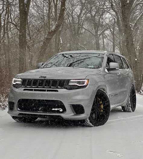 Jeep Srt Trackhawk Wallpaper, Trackhawk Jeep, Car Couple Aesthetic, Jdm Bmw, Cars Gif, Jeep Grand Cherokee Aesthetic, Srt8 Jeep, Black Jeep Grand Cherokee, Jeep Srt