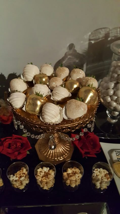 Gold And White Bday Theme, White And Gold Party Food Table, Cute Golden Birthday Ideas, Gold Birthday Food Ideas, Golden Birthday Charcuterie Board, Gold Brunch Decorations, Golden Theme Party Decor, Gold Party Theme Birthday Ideas, Bougie Birthday Party