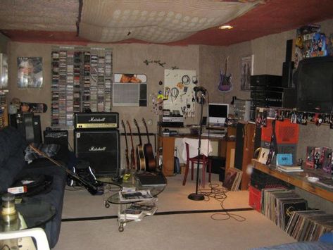 Garage Bands Music Garage Studio, Garage Astethic, Garage Band Setup, Garage Music Studio Ideas, Home Band Room, Garage Band Room, 90s Garage Band Aesthetic, Basement Band Aesthetic, Rock Band Room