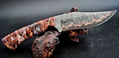 Copper Damascus Hunting Knife - Tyrell Knifeworks Copper Damascus, Cool Tactical Gear, Diy Knife, Knife Patterns, Pretty Knives, Mens Toys, Compound Bow, Damascus Knife, Steel Art