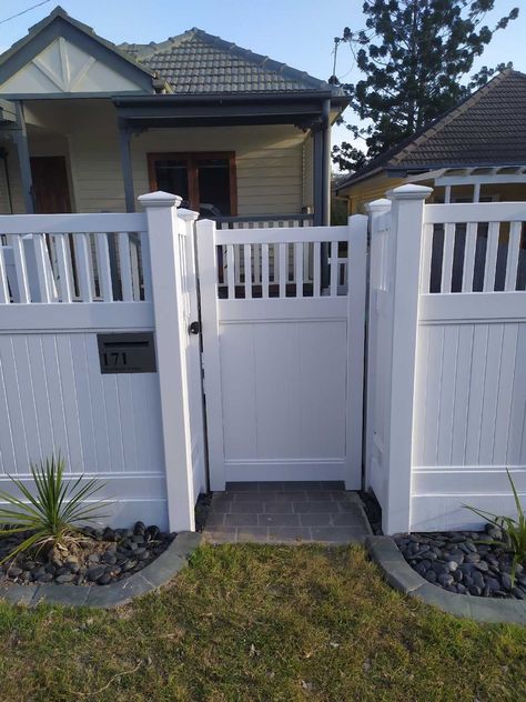 Picket Fence Front Yard Australia, Vinyl Fencing Front Yard, Hamptons Style Fence, High Front Fence, Fences And Gates Front Yard, Front Fence And Gate, Fencing Ideas Australia, Pvc Fence Ideas, Privacy Fence With Gate