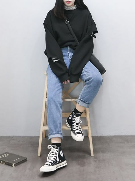 Celana Jogger Wanita, Mode Ulzzang, Korean Outfit Street Styles, Grunge Look, Tomboy Style Outfits, Korean Girl Fashion, Korean Fashion Trends, Tomboy Fashion, Korea Fashion