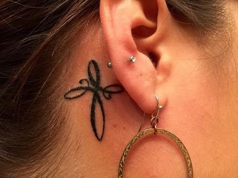 50 Most Beautiful Behind The Ear Tattoos That Every Girl Wish To Have Cross Tattoo Behind The Ear, Southern Cross Tattoo, Tattoos Ear, Mandala Arm Tattoo, Tattoo Behind The Ear, Tattoo Celtic, Behind Ear Tattoos, Celtic Knot Tattoo, Ear Tattoos