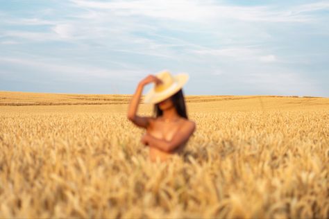 #wheatfield #boudoir #photoshoot Wheat Photoshoot Photo Ideas, Wheat Field Photoshoot, Photoshoot In Wheat Field, Wheat Fields Aesthetic, Field Poses, Wheat Fields Photography, Woman In Wheat Field, Field Photoshoot, Aesthetic Photoshoot