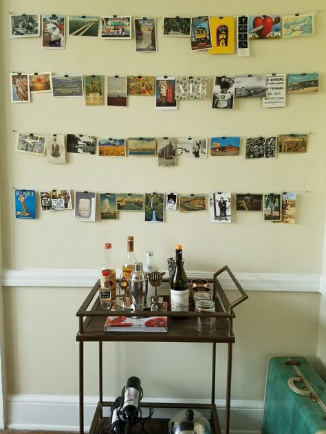 Apartment Decor Photo Wall, Film Photo Display Ideas, Post Card Display Wall, Display Postcards On Wall, Vintage Eclectic Farmhouse, Hanging Postcards On Wall, Hanging Up Pictures Ideas, Disposable Pictures Wall, Postcard Collage Display