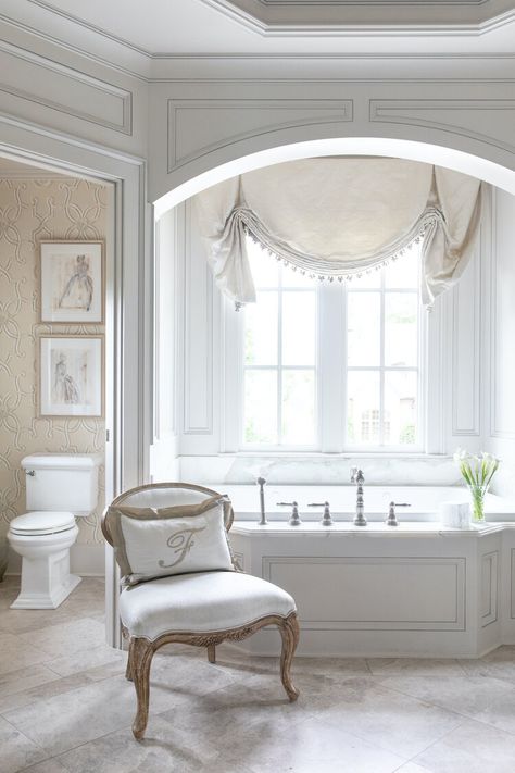 Suwanee — Schilling & Co. Beautiful Tubs, Bathtub Nook, Traditional Bathroom Design Ideas, Regency Bathroom, Elegant Bathtub, Bathroom Redecorating Ideas, Traditional Bathroom Design, Georgian Kitchen, Modern Bathroom Furniture