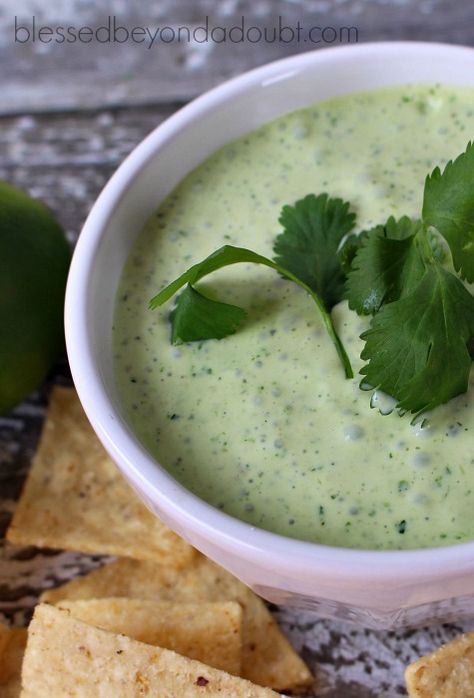 Chuy's Copycat Creamy Jalapeno Dip Recipe Chuys Creamy Jalapeno Dip, Jalapeno Dip Recipes, Creamy Jalapeno Dip, Green Sauce Recipe, Chicken Ranch Tacos, Jalapeno Dip, Creamy Jalapeno, Tummy Yummy, Favorite Dips