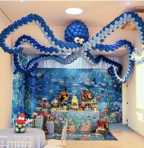 Octopus Balloon, Scuba Vbs, Under The Sea Decorations, Deco Ballon, Ocean Birthday Party, Shark Themed Birthday Party, Ocean Theme Party, Ocean Birthday, Underwater Theme