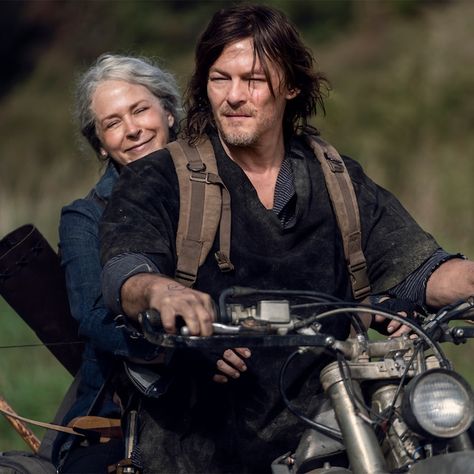 Carol And Daryl, Daryl Twd, Daryl And Carol, The Walking Dead Daryl, Walking Dead Tv Series, Just Good Friends, Melissa Mcbride, Twd Cast, Walking Dead Daryl