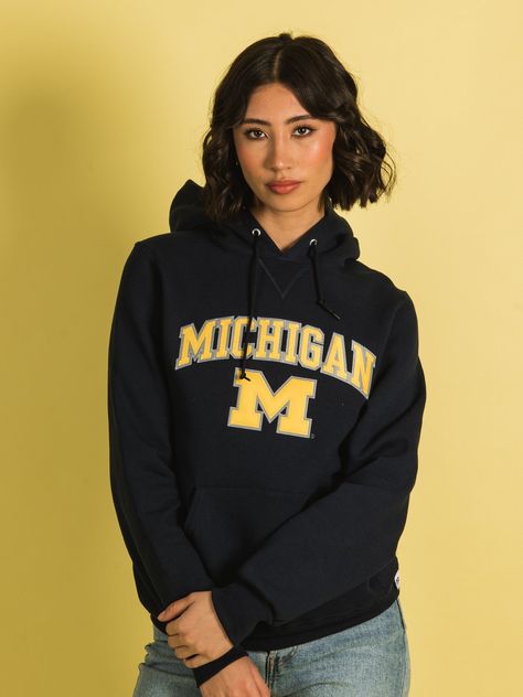 Start repping your team right with the Russell Athletics Michigan Wolverines Hoodie. This comfortable cotton and polyester blended hoodie is perfect for cheering your team on! This hoodie features:-Michigan Wolverines logo on the front-Drawstring hood-Ribbed cuff and hem-Regular fit-Navy blue50% Cotton / 50% Polyester