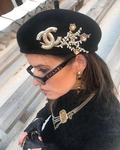 Chanel Brooch Outfit, Chanel Inspired Outfit, Chanel Christmas, Chanel Aesthetic, Chanel Hat, Tweed Set, Chanel Brooch, Snow Fashion, Chanel Inspired