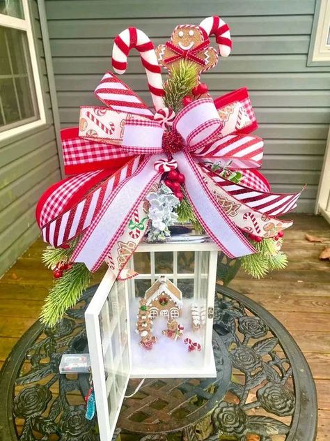 Christmas Lanterns Diy, Lantern Diy, Candy Cane Decorations, Lantern Christmas, Christmas Flower Arrangements, Christmas Gingerbread House, Diy Lanterns, Diy Christmas Decorations Easy, Christmas Lovers