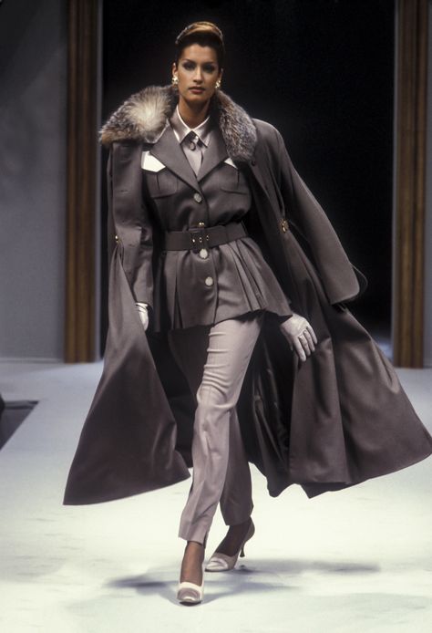 Yasmeen walked for Jacques Fath RTW F/W 1992 Yasmeen Ghauri, Jacques Fath, 90s Runway Fashion, Runway Fashion Couture, Vintage Runway, 90s Fashion Outfits, Looks Chic, Fancy Outfits, Fashion Mode