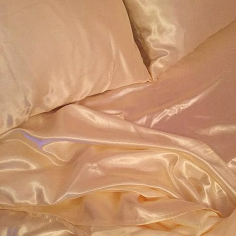 Soft Romantic Aesthetic, Posh Aesthetic, Peach Aesthetic, White Sheets, Gold Aesthetic, Just Peachy, Beige Aesthetic, Mellow Yellow, My New Room