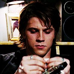 Leif Garrett Outsiders, Jack Mercer, Garrett Hedlund Gif, Garret Hedlund, Vintage Guys, Garrett Hedlund Triple Frontier, John Taylor 80s Gif, Johnny Depp Gif 90s, Johnny Blaze