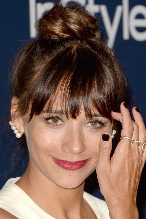 Found! The exact makeup Rashida Jones was wearing at the 2014 Golden Globes, plus how to recreate her hairstyle: http://beautyeditor.ca/2014/01/15/rashida-jones-golden-globes-2014/ Easy Hair Dos, Attractive Hairstyles, Thanksgiving Hairstyles, Short Hair For Kids, Hazel Green Eyes, How To Look Attractive, Easy Short Haircuts, Halloween Hairstyles, Burgundy Lips