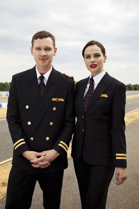 Pilot Uniform Men, Uniform Men, Pilot Uniform, Airline Uniforms, Airplane Pilot, Dress To Impress