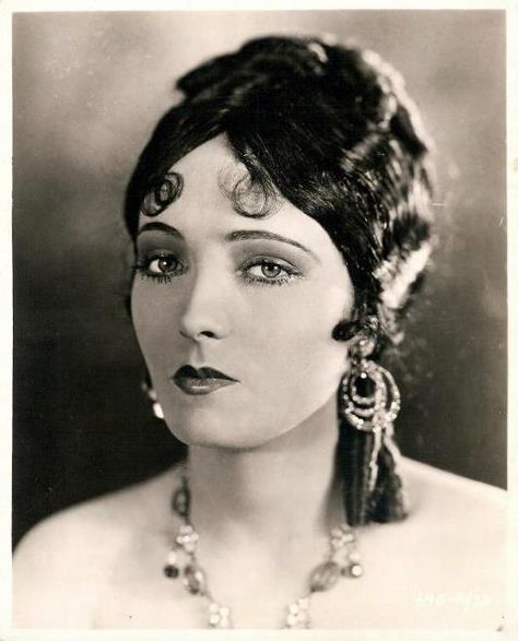 1930's ~ Actress Pauline Stark ~ Images Victoriennes, 1920s Makeup, Gloria Swanson, Silent Film Stars, Flapper Girl, Silent Movie, Vintage Makeup, Vintage Glam, Old Hollywood Glamour