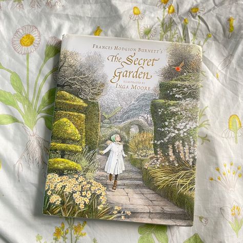 Hardcover. Published by Walker Books 2007 The Secret Garden 1993, The Secret Garden Book, Inga Moore, Secret Garden Book, Beautiful Book Covers, Recommended Books To Read, Inspirational Books To Read, The Secret Garden, Top Books To Read