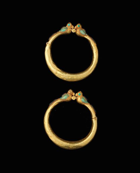 Jewels of the Ancient World — Two Persian bracelets of gold and turquoise with... Achari Baingan, Ancient Aesthetic, Mediterranean Jewelry, Ottoman Jewelry, Ancient Jewels, Grandmother Jewelry, Boho Statement Necklace, Historic Fashion, Western Asia