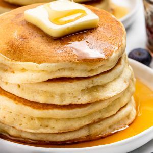 Pancakes With Crispy Edges, Thick Pancake Recipe, Pancakes Simple, Fluffy Pancakes Recipe, Lemon Zest Recipes, Super Fluffy Pancakes, Easy Delicious Breakfast, Buttermilk Pancakes Recipe, Fluffy Buttermilk Pancakes