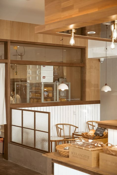 Muji Cafe, Japanese Coffee Shop, Bar Restaurant Design, Architecture Restaurant, Bakery Shop Design, Bakery Interior, Design Café, Cafe Shop Design, Coffee Shop Aesthetic